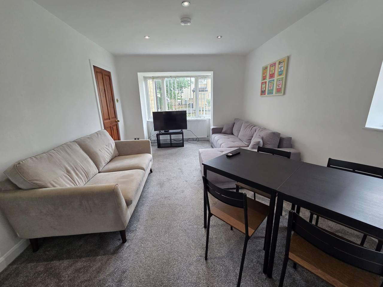 Living and dining area with a wall-mounted TV — Lynton Avenue 10a, Huddersfield